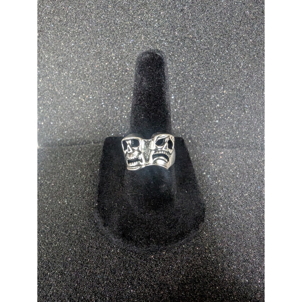 Silver Toned Dueling Skulls Ring‎ - Size 7